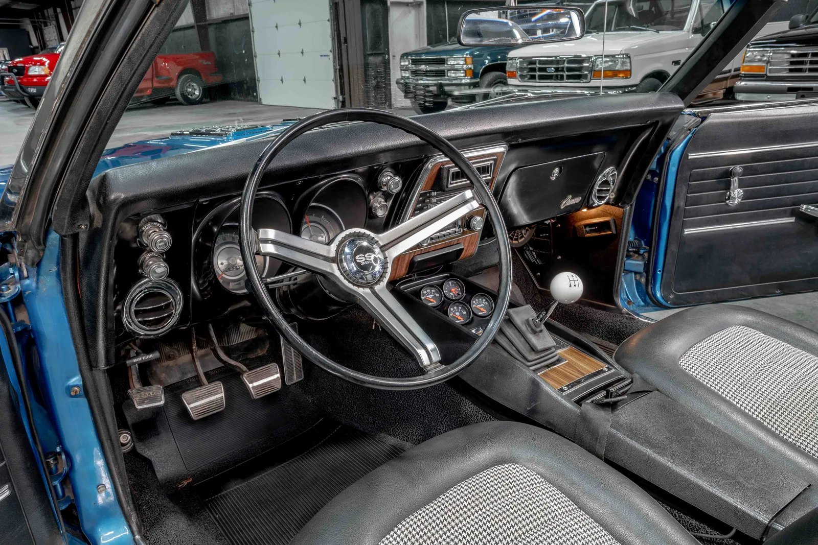 1968-Chevrolet-Camaro-RS-Convertible-Lemans Blue-124678N474064-46.jpg